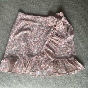 Cute pink and white wrap skirt, Shein, size XS but runs big! Worn twice!